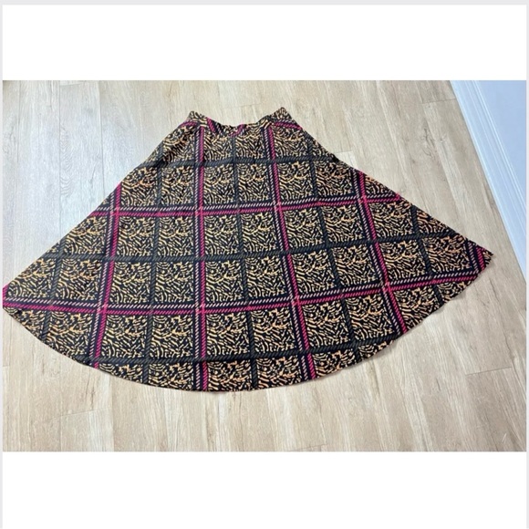 🇨🇦 Vintage ’90s A-Line Maxi Skirt – Red, Brown & Caramel Abstract on Black - Picture 14 of 16